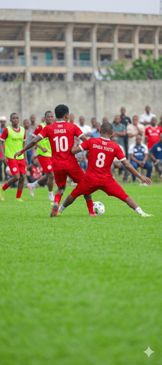 Simba SC na Kikosi cha Vijana Katika Mazoezi ya Pamoja Yenye Ishara ya Mafanikio